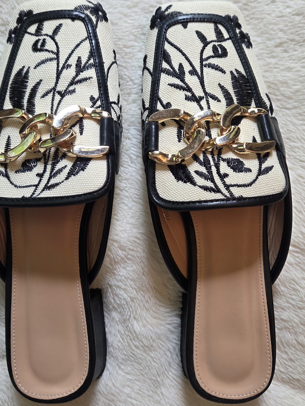 Black & Cream Embroidered Chain-Detail Women's Mules